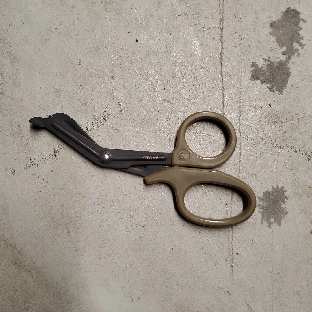 CTOMS™ TRAUMA SHEARS 2 CTOMS™ TRAUMA SHEARS