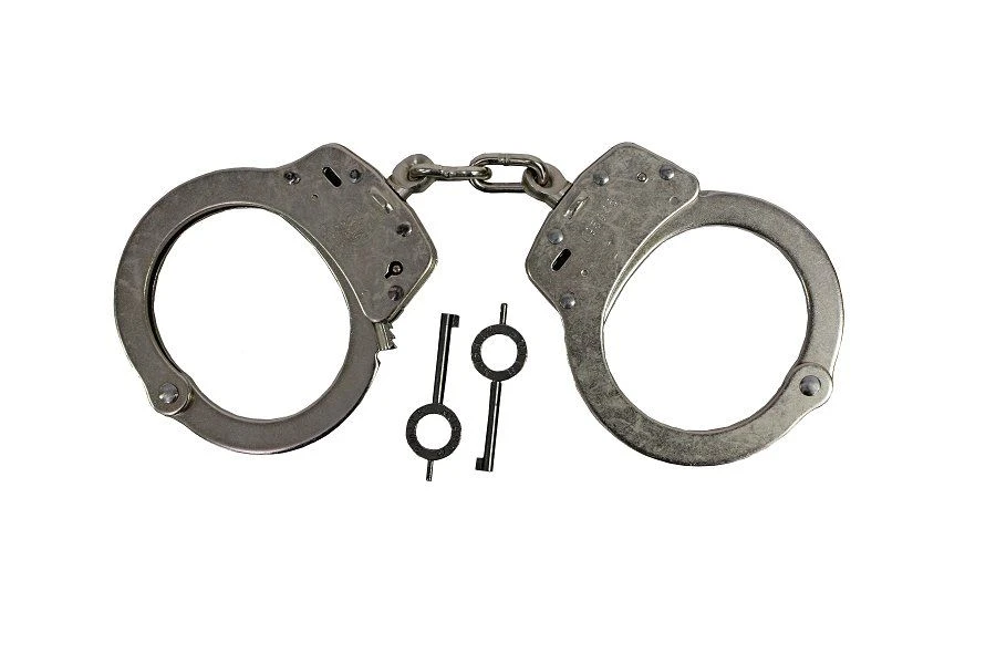 Smith & Wesson Smith And Wesson Handcuffs Model 100 Chain-Linked Handcuffs 1 Smith & Wesson Smith And Wesson Handcuffs Model 100 Chain-Linked Handcuffs